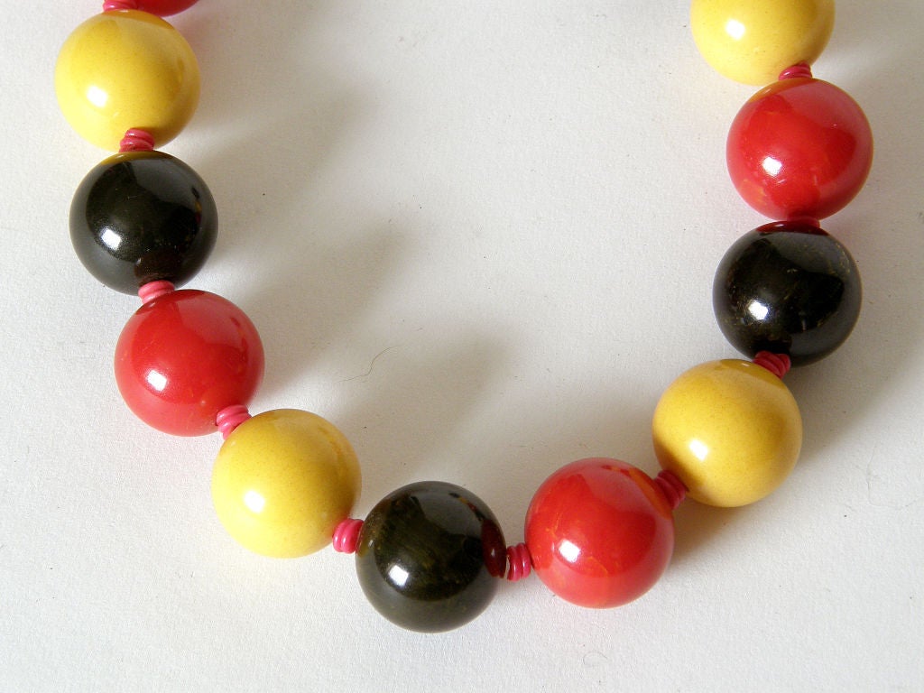 Multicolored Bakelite Beads Necklace In Good Condition In Chicago, IL