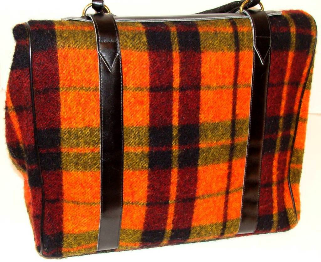 Over-sized Plaid Handbag Expanding to a Satchel For Sale 1