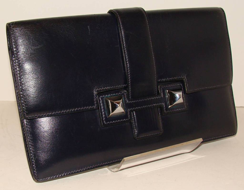 Chic boxcalf medor clutch with palladium hardware.

The styling is pure Hermes, without all the extra hardware that is on the current medor clutch.  The color is a very deep navy.  Looks good with everything, including black.  

Slip into your