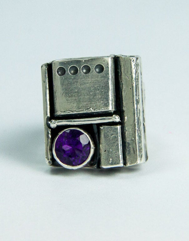 Stunning Walter Schluep Sterling Silver Amethyst Pearl Ring; rectangular tubular form housing a pearl, top set with a facet-cut amethyst; top of ring measures approx. 24mm x 21mm; amethyst measures approx. 8mm; pearl measures approx. 4.5 mm; round