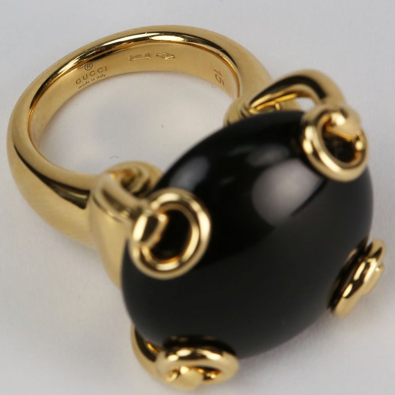Gucci Onyx Gold Stirrup Ring In Excellent Condition In Montreal, QC