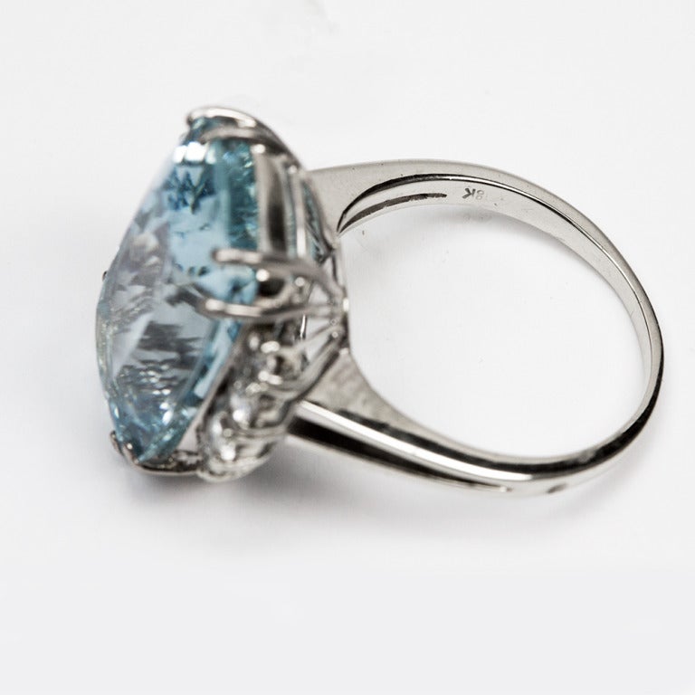 Taille mixte 18.02 Carat Aquamarine coussin et diamant Bague en or Estate Jewelry en vente