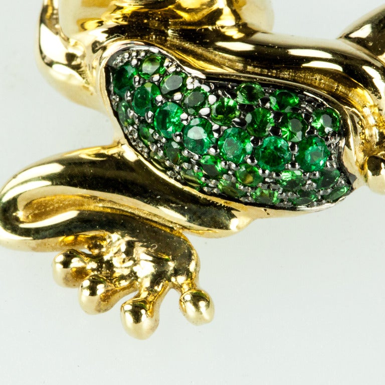 Contemporain Broche grenouille fantaisiste en or, tsavorite et grenat vert, ancienne bijouterie d'art en vente