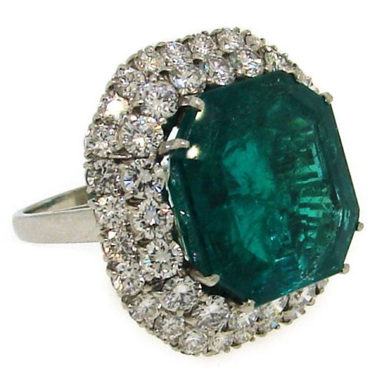 BULGARI 16::15 Karat Smaragd und Diamant Ring