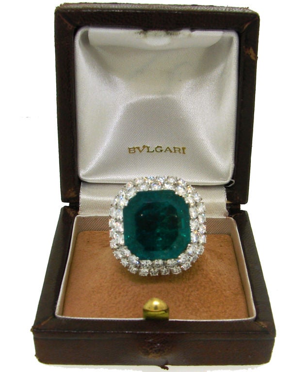 BULGARI 16::15 Karat Smaragd und Diamant Ring Damen
