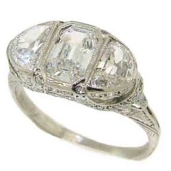 Antique Art Deco Diamond 
Platinum Three-Stone Ring