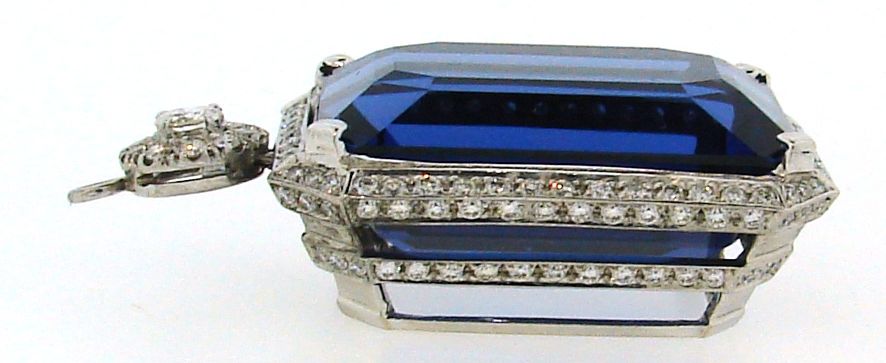61,41 Karat Tansanit Diamant Weißgold-Anhänger im Zustand „Hervorragend“ im Angebot in Beverly Hills, CA