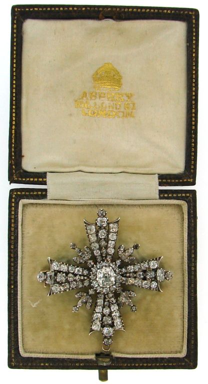 Amazing Victorian Maltese cross brooch/pendant created in England on the turn of 19-20th century. It is made of silver on the face side and gold on the back and set with old cushion cut, old-mine cut and rose cut diamonds.<br />
The piece comes in