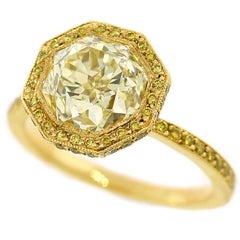 3.10 cts Light Fancy Yellow Diamond Engagement Ring
