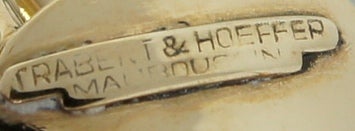 Vintage TRABERT & HOEFFER-MAUBOUSSIN Brooch Emerald Diamond Gold Retro Pin Clip For Sale 1