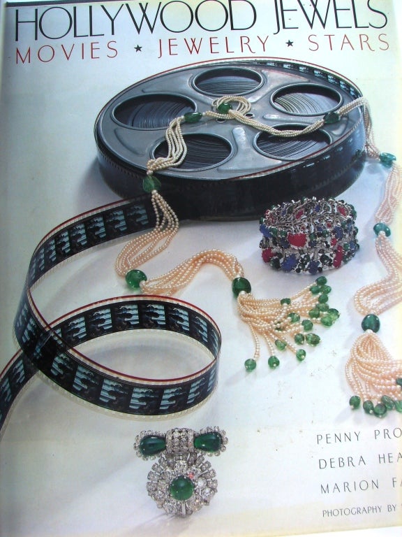 Vintage TRABERT & HOEFFER-MAUBOUSSIN Brooch Emerald Diamond Gold Retro Pin Clip For Sale 2