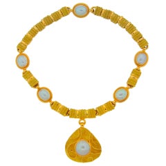 ELIZABETH GAGE Collier de perles et d'or jaune en forme de mobe