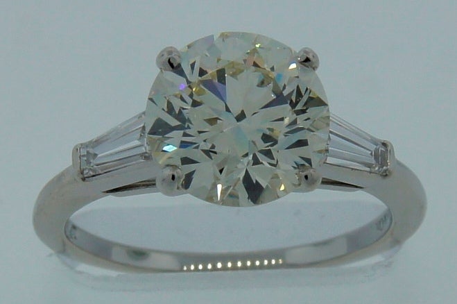 Contemporary TIFFANY & Co. 2.61-ct Diamond & Platinum Engagement Ring