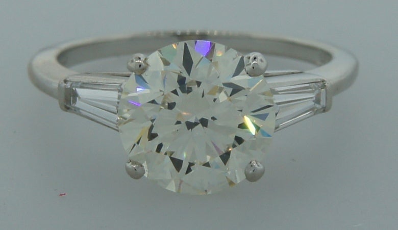 TIFFANY & Co. 2.61-ct Diamond & Platinum Engagement Ring In Excellent Condition In Beverly Hills, CA