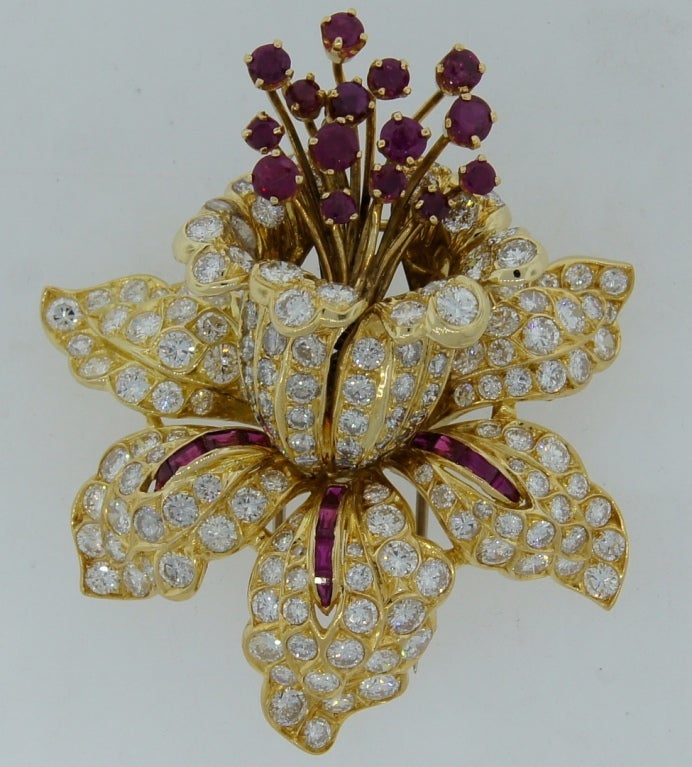 RENE BOIVIN  Diamond Ruby & Yellow Gold Tremblant Brooch Pin In Good Condition For Sale In Beverly Hills, CA