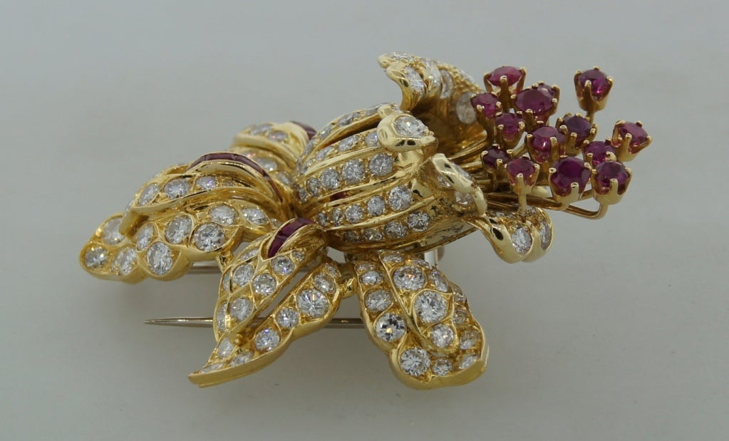 Women's RENE BOIVIN  Diamond Ruby & Yellow Gold Tremblant Brooch Pin For Sale