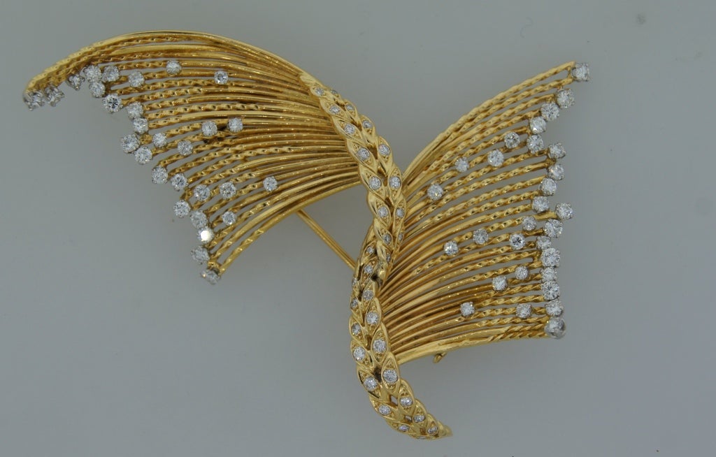 Women's 1970's French Diamond & Yellow Gold Pin / Brooch