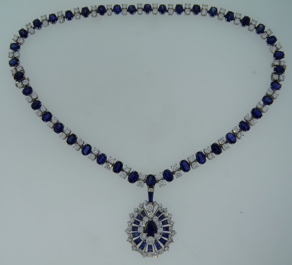 Fabulous timeless and elegant necklace created by Oscar Heyman in the 1960's. The necklace transforms into two bracelet and a brooch that can be also worn as a pendant.
Stylish and versatile. Ways to play - dress up and dress down.
The necklace