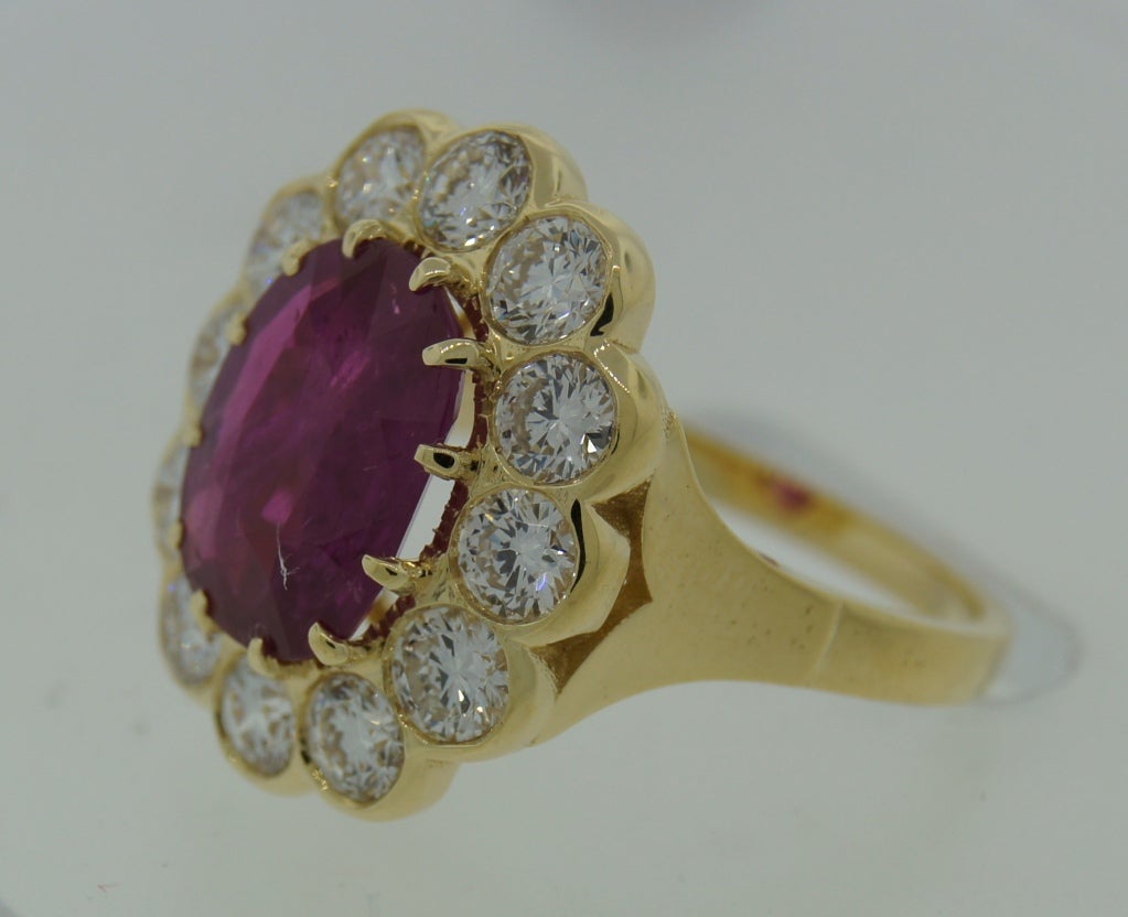 3.96-ct Burmese Ruby (Gubelin Lab Cert) Diamond Yellow Gold Ring In Excellent Condition In Beverly Hills, CA