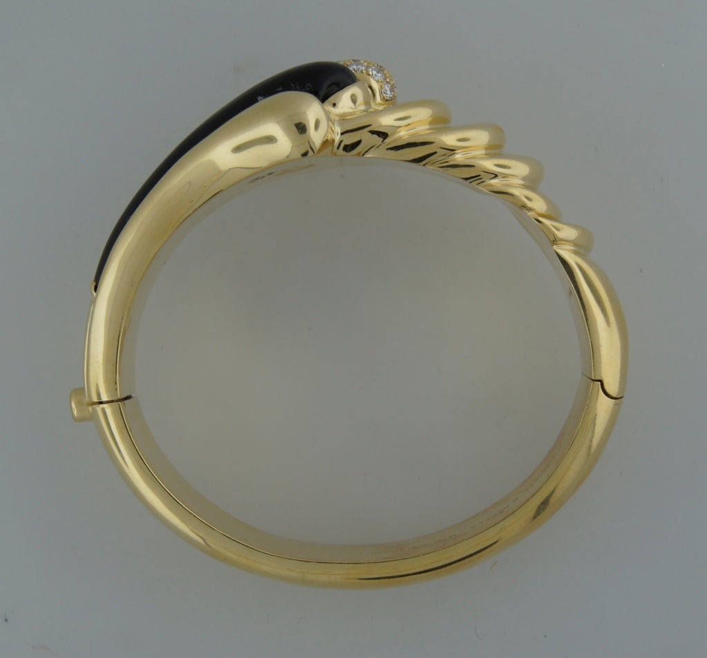 Women's Van Cleef & Arpels Black Onyx Diamond Yellow Gold Bangle Bracelet 1970s 