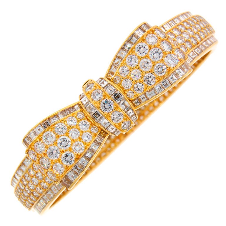 Van Cleef & Arpels Diamond Gold Bow Bracelet, 1970s