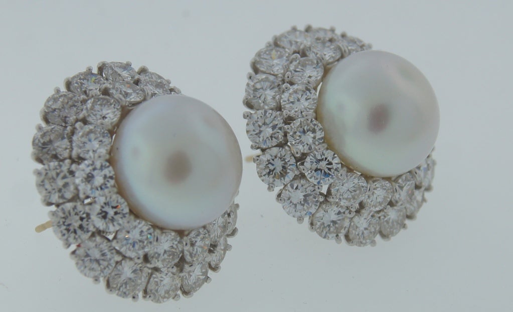 Taille ronde Boucles d'oreilles Harry Winston en perles, diamants et platine en vente