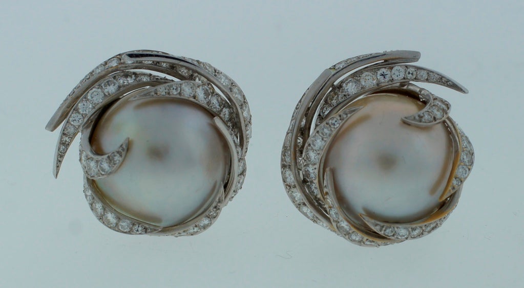 Pierre Sterle Paris 1950s Mabe Pearl Diamond White Gold Earrings In Excellent Condition In Beverly Hills, CA