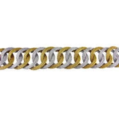 A Bracelet of Interlocking Gold Links