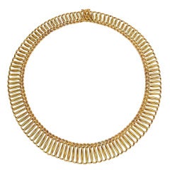 A Gold Necklace of Graduated Design 9