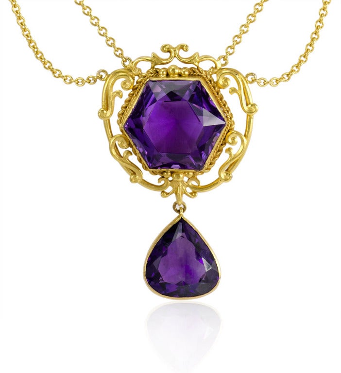 An Art Nouveau Amethyst and Gold Necklace In Excellent Condition In New York, NY