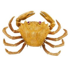 Eine goldene Buccellati-Krabbenbrosche.