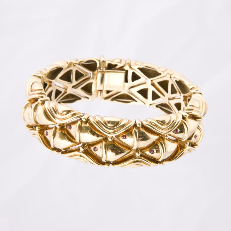 Substantial 18kt. Fish Motif Bracelet