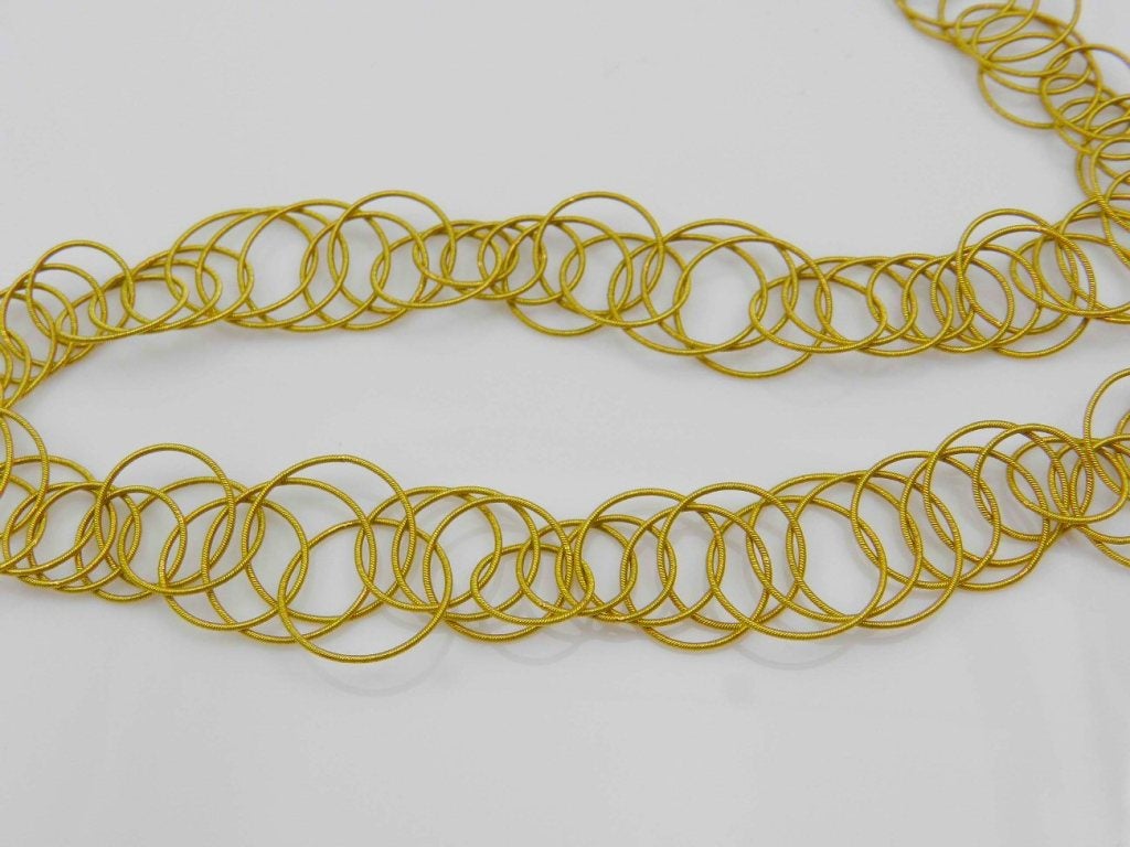 18kt. yellow gold delicate interlocking wire work link necklace measuring 41