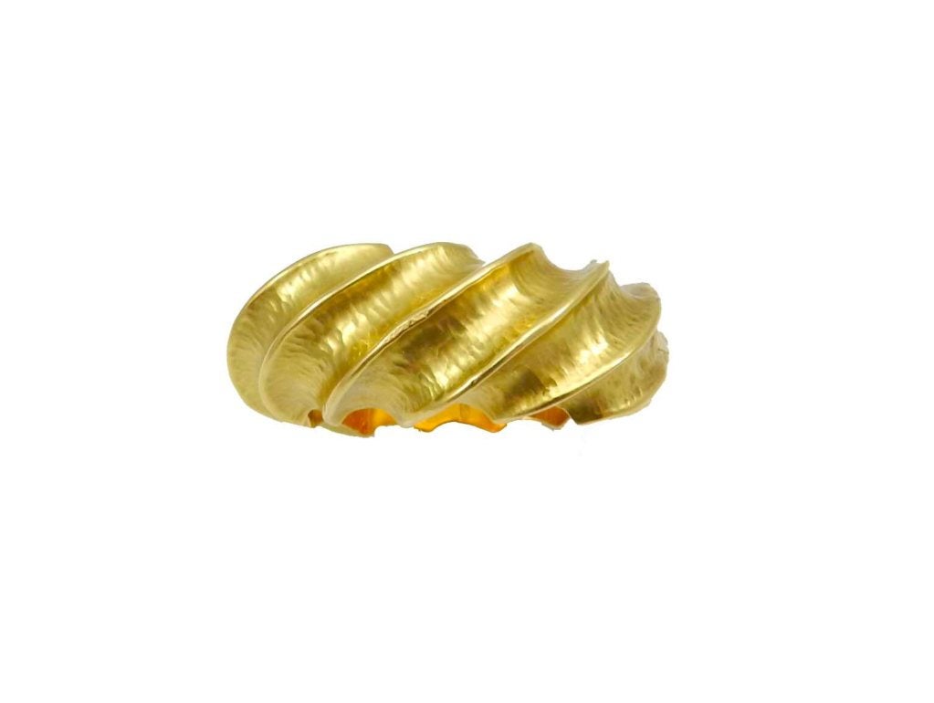 18kt. yellow gold matt and high finish gold bangle bracelet in a pleated twist design.The bracelet graduates slightly and weighs approx. 56.7 dwt.