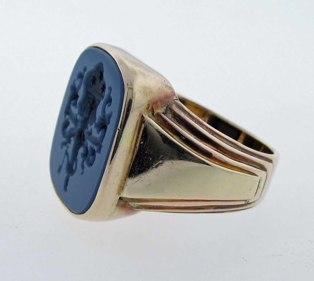 Unisex 14kt. yellow gold  finely carved agate seal ring. The mount is heavy weight weighing an impressive 21.8gr. size 10 1/2 and may be sized.