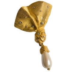Marvella faux gold and pearl brooch
