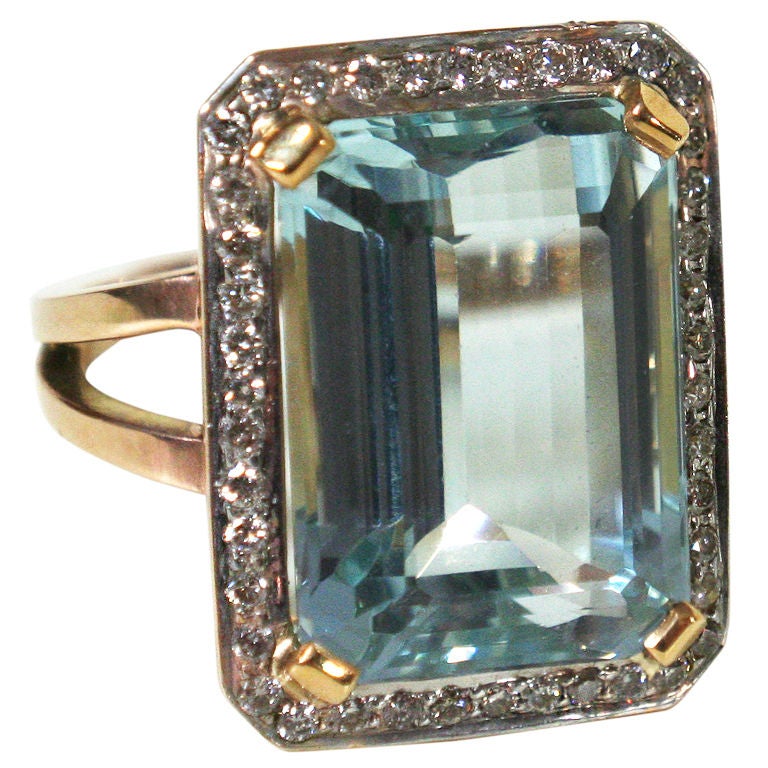 Art Deco Aquamarine and Diamond Gold Ring For Sale