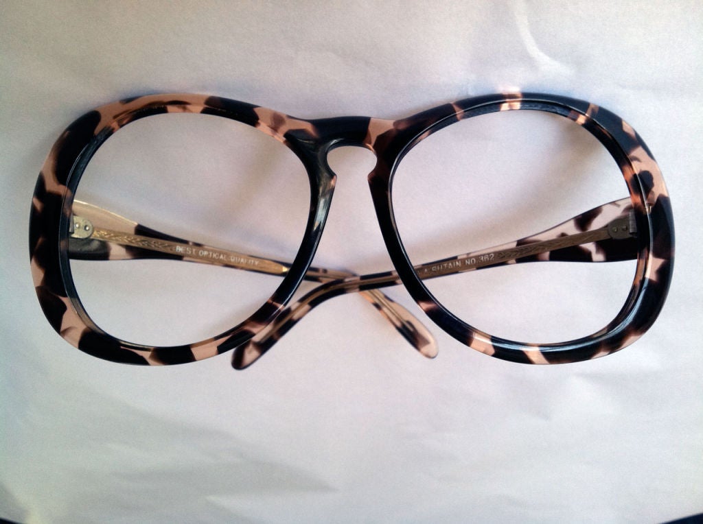 Fine vintage oversize eyeglass/sunglasses frames. Faux 'tortoise' plastic frames ready for eyeglass or sunglasses lenses.