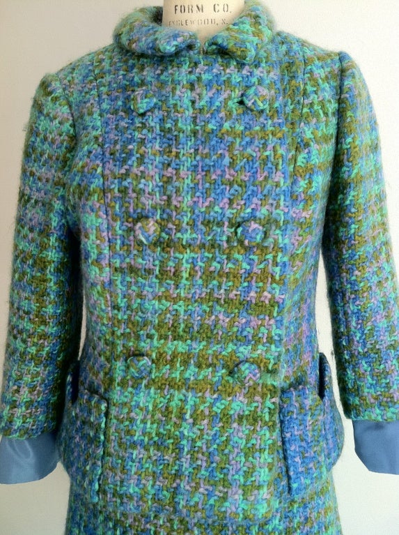 A fine and rare vintage Sybil Connolly couture skirt suit. Authentic vivid blue & green heavy wool tweed fabric item fully silk lined with hand finishing. Precision seam double breasted jacket with extended silk faux cuffed sleeves. Matching skirt