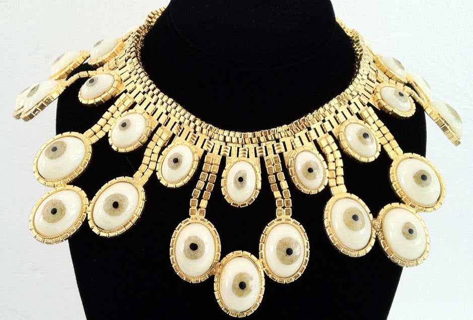 Fine & rare vintage William de Lillo 'surrealist' pate de verre collar necklace. Dramatic signed gilt metal prototype item with glass 'eye' mounts (ivory with brown & black centers). Item features hidden push clasp. Outstanding design &
