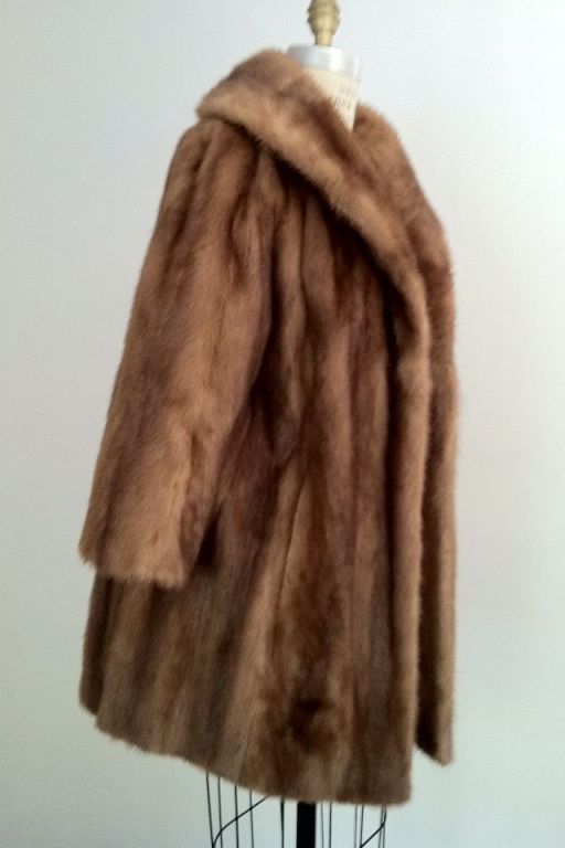 Exquisite vintage Schiaparelli mink fur stroller. Exquisite authentic item features an open front (no closures), fully silk lined. Gorgeous vertical seamed honey brown mink fur stroller with a fur lined stand-up shawl collar and hidden side pockets.