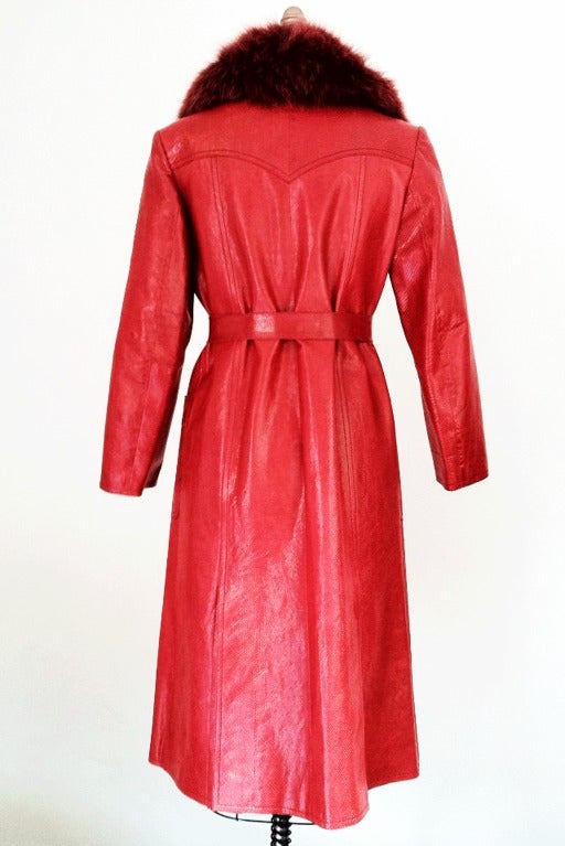 Fine vintage Gucci snakeskin belted trench coat with detachable fur collar. Authentic and rare genuine snakeskin item features a matching red color fox fur snap on/off wide notched collar.  Matching sash belt with gilt metal logo ends. Both items