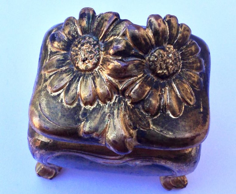 A fine and rare Art Nouveau period gilt metal ring box. Authentic signed 