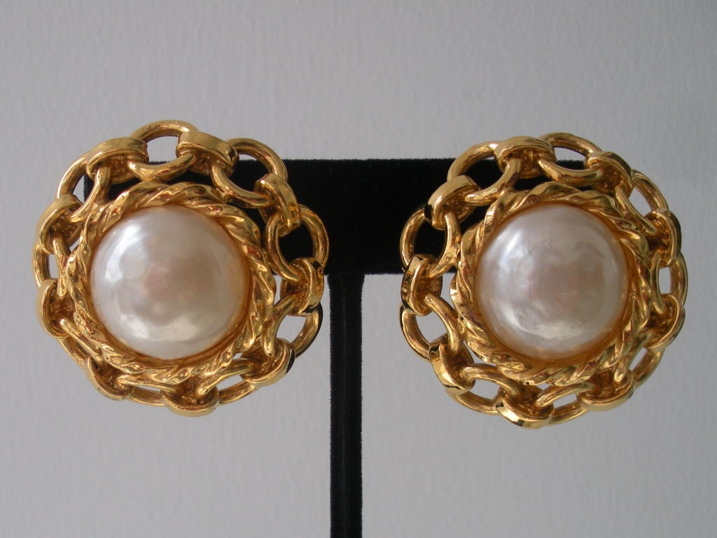 Pair of Vintage Chanel Pearl  Clip Earrings For Sale 5