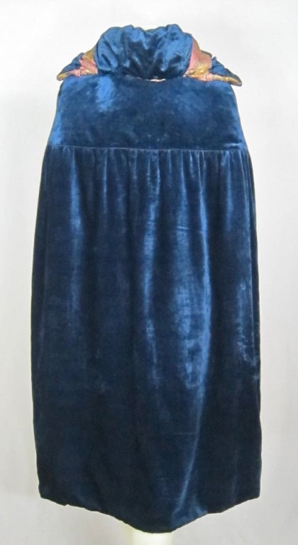 VINTAGE 1920s BLUE SILK VELVET CAPE w BROCADE LINING For Sale 1
