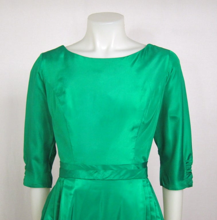 1960s Green Taffeta  Watteau  BACK Ball Gown- Red Carpet! In Excellent Condition For Sale In San Francisco, CA