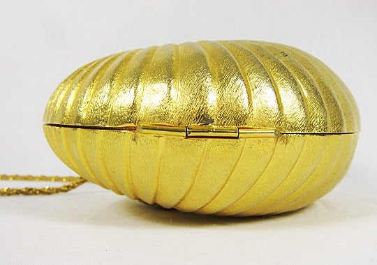 VNTAGE GOLD SEASHELL HARD CASE MINAUDIERES PURSE For Sale 5