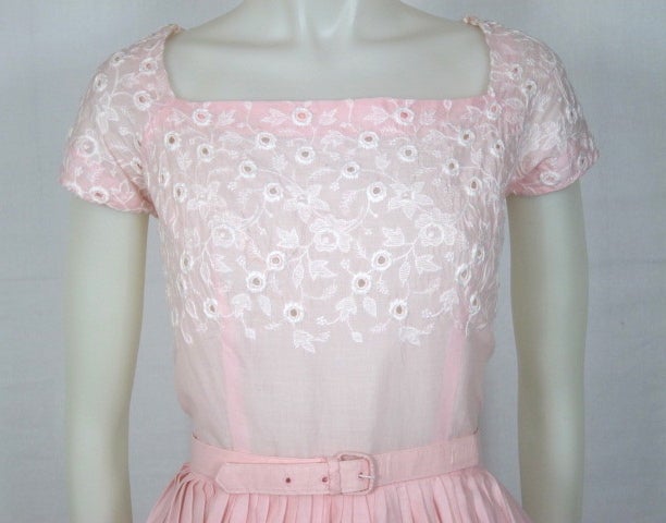 Women's 1950S PINK  w WHITE EMBROIDERY FULL SKIRT COTTON DRESS For Sale