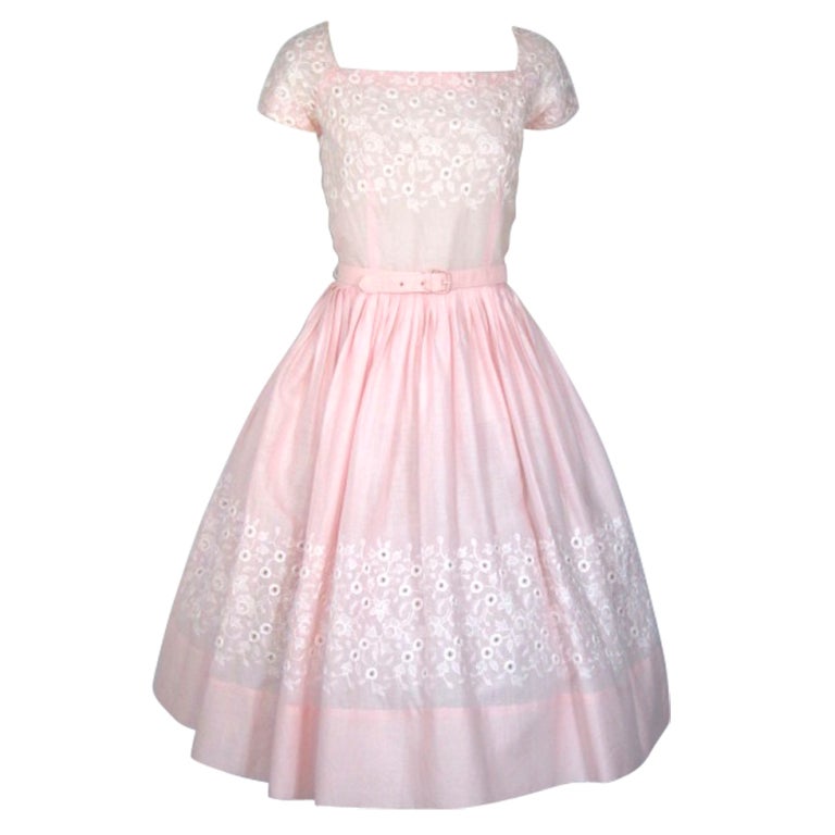 1950S PINK  w WHITE EMBROIDERY FULL SKIRT COTTON DRESS For Sale