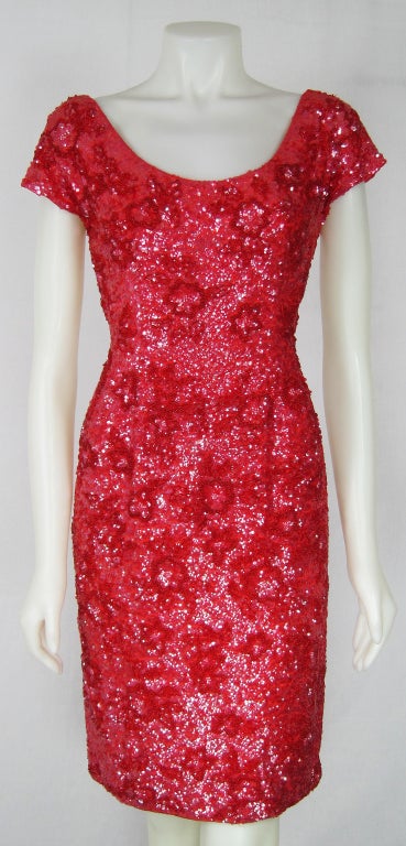 This is an amazing floral  beaded and sequins dress. Fully lined, Lingerie  snap straps, inner bust line tie and metal zipper. Excellent condition! 

Bust: 36